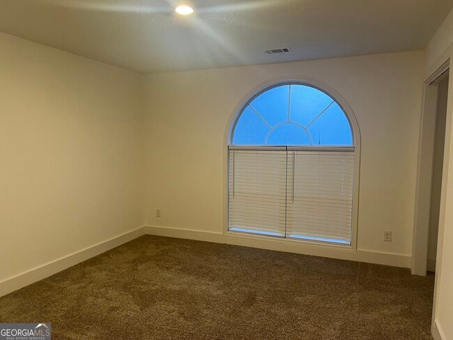 Building Photo - 5455 Forest Falls Dr