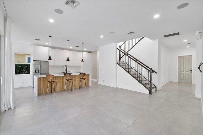 Building Photo - 12015 NW 83rd Pl