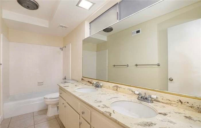 Building Photo - 20017 Hemmingway St