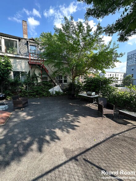 Primary Photo - 384 Washington St