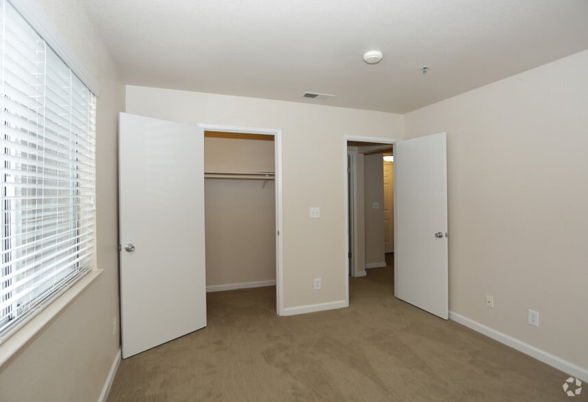 2BD, 2BA w/loft 1076 SF - Capitol View Apartments