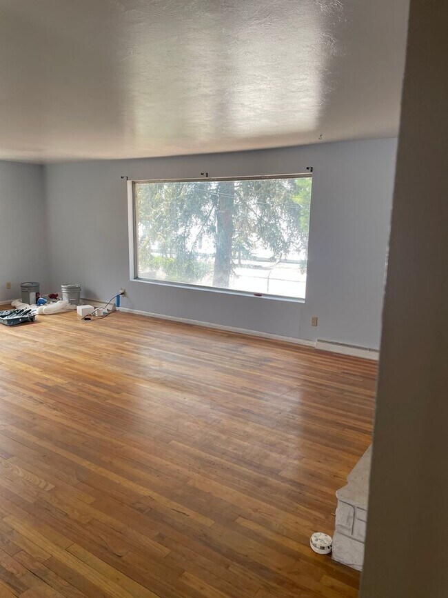 Building Photo - 565 S 19th Ave