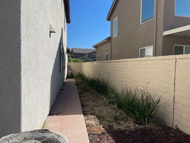 Building Photo - EASTVALE GREAT NEIGHBORHOOD- 4+2.5 EXECUTIVE HOME, QUIET NEIGHBORHOOD - AVAILABLE NOW!!! ONLY 1 G...