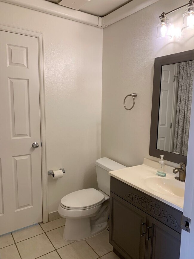 Building Photo - Maui Gardens ground floor 2 bedroom 1.5 ba...