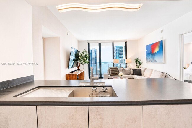 Building Photo - 1010 Brickell Ave