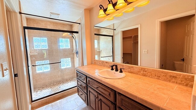 Building Photo - Gorgeous Two (2) Suites--- Executive Style 2BD/2.5BA + Loft, Two-Story TH at The Lake at Canyon L...