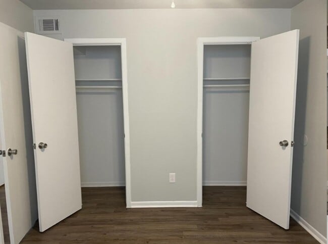 Building Photo - 1526 East Ave