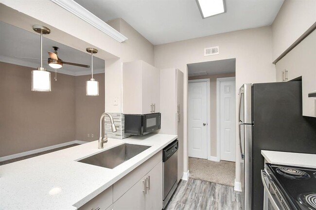 Building Photo - 3225 Woodland Park Dr