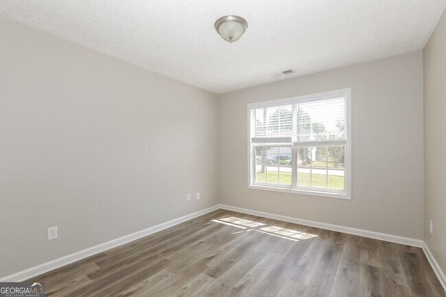 Building Photo - 125 Waters Edge Dr