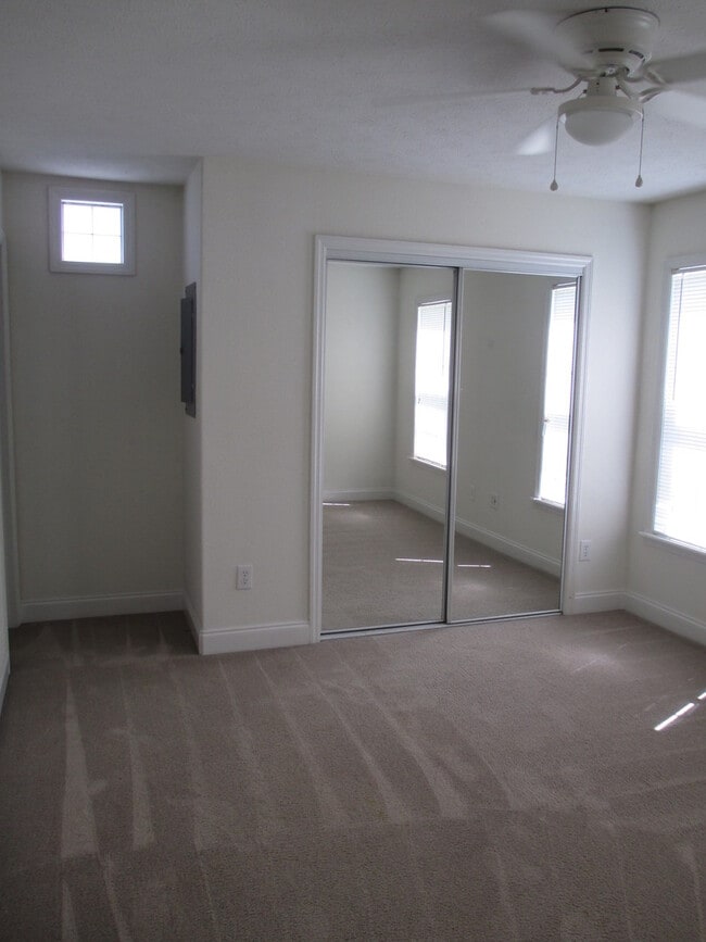 Building Photo - 131 John Ct