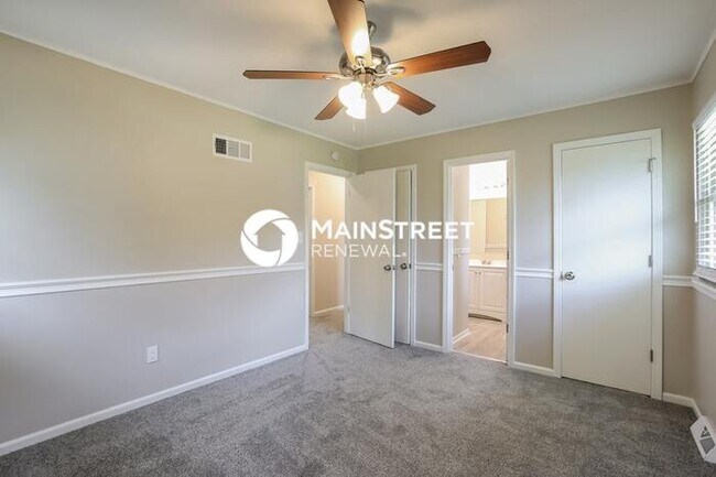 Building Photo - 3 Bedroom Pet-Friendly Home in INDEPENDENC...