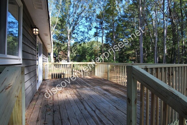 Building Photo - JUST REDUCED! 4 Bdrm / 2 Bath Home - 1st m...