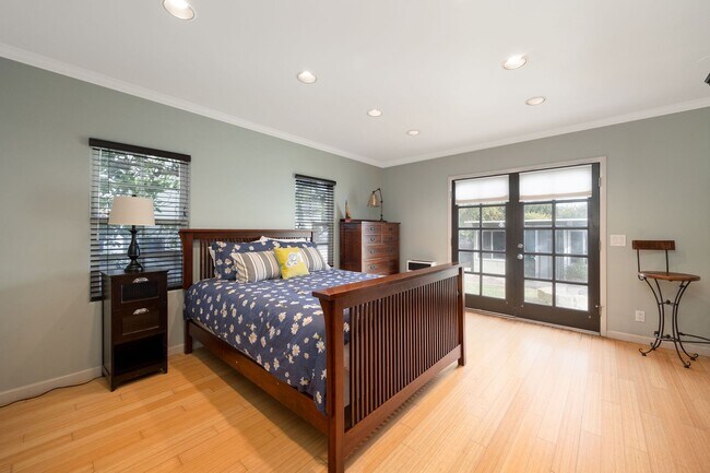 Building Photo - Rarely available 3 bedroom single family home in Sunset Cliffs!