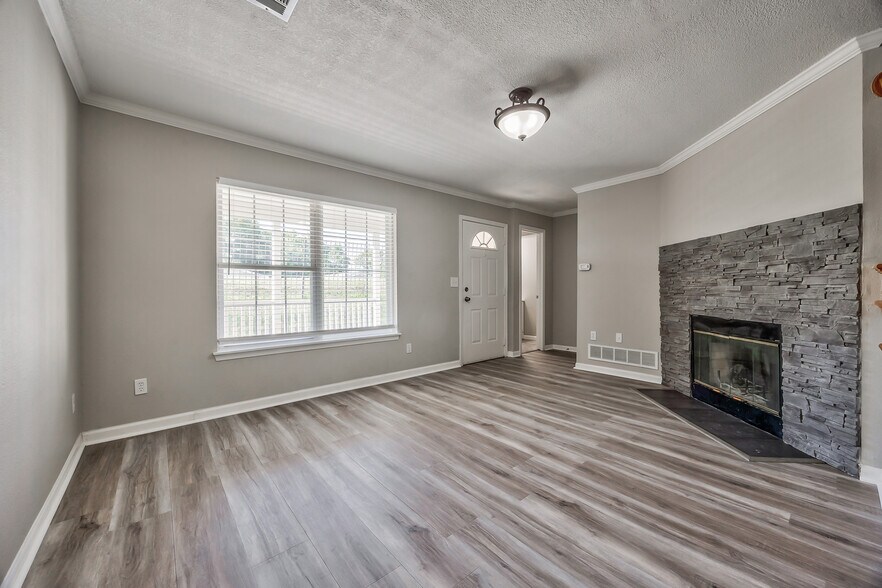 Building Photo - 1489 E 120th St