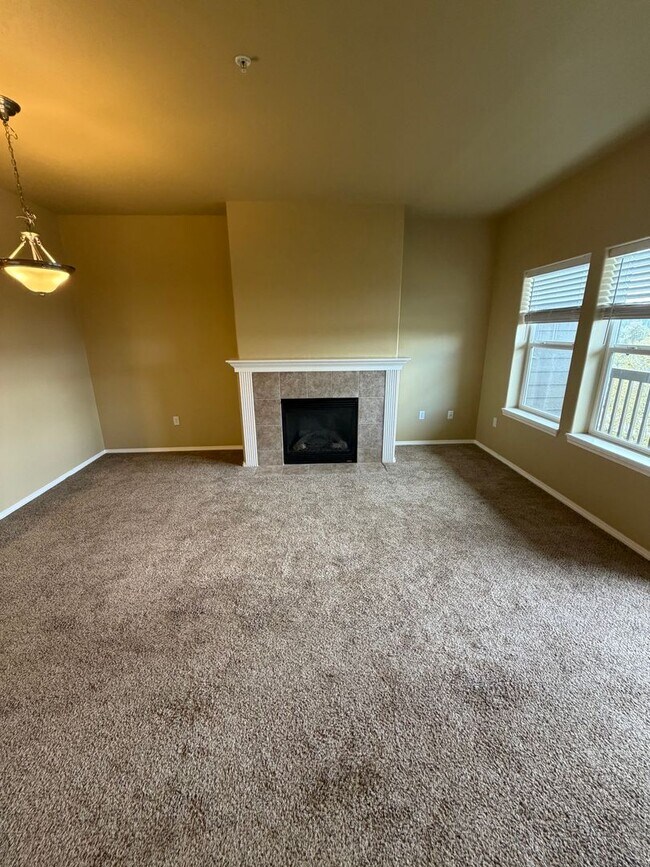 Building Photo - Modern Comfort Meets Easy Living in McKenzie Ridge Estates