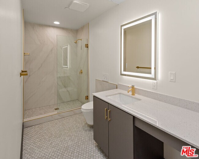 Building Photo - 118 Orlando Ave