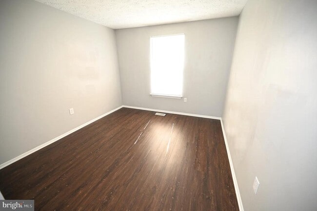 Building Photo - 2103 Tanglewood Dr