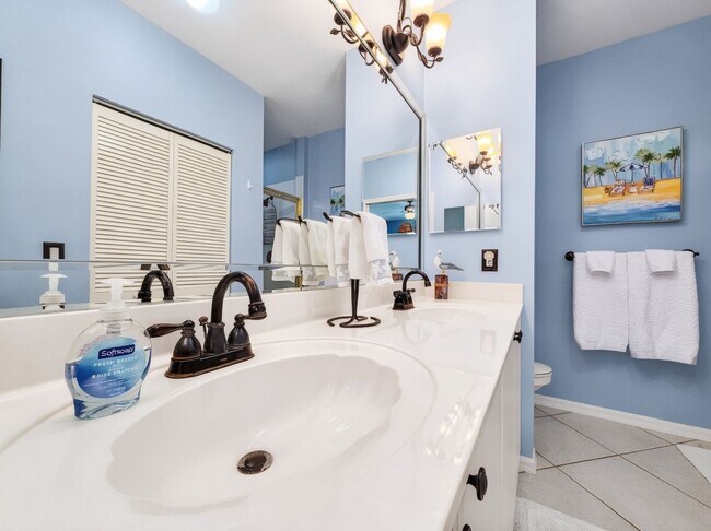 Building Photo - 2-bedroom + den condo in Lely Resort!