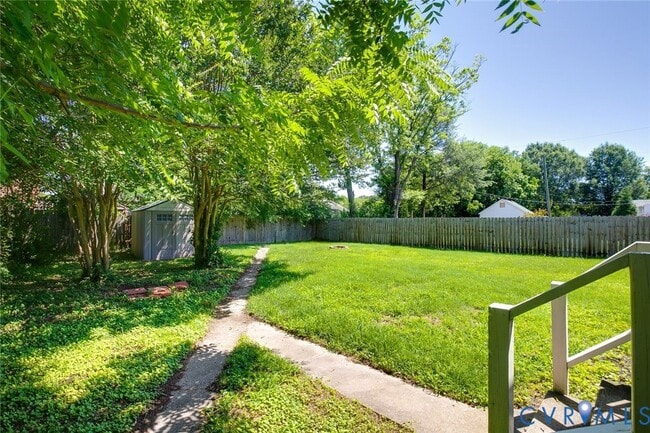 Building Photo - 2702 Maplewood Rd