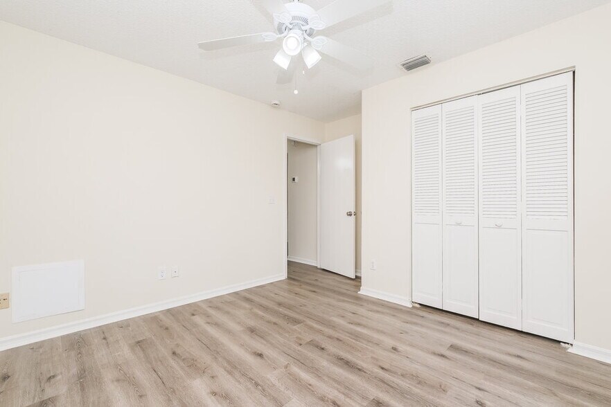 Building Photo - 10147 Cedar Dune Dr