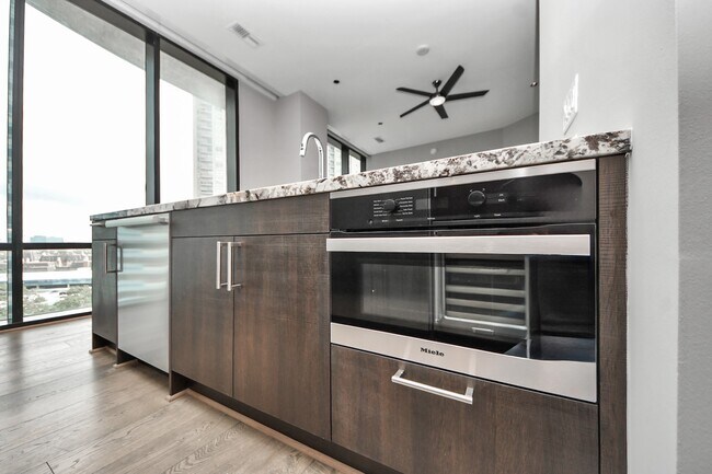 Building Photo - 1409 Post Oak Blvd
