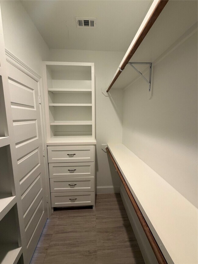 Building Photo - 3303 Kilgore St