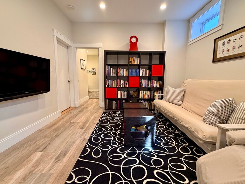 Building Photo - 13 Cottage Ave