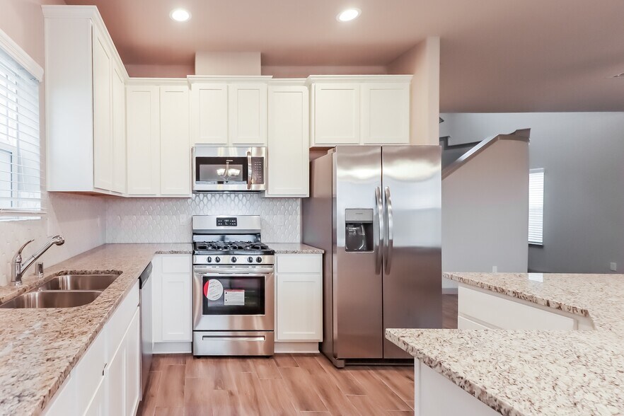 Building Photo - 7943 Cypress Country Dr