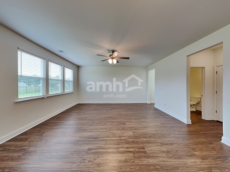 Building Photo - 420 Levon Ct