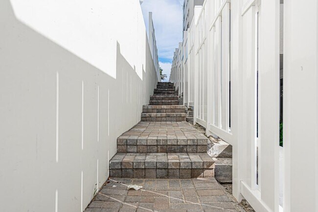 Building Photo - 3581 S Ocean Blvd