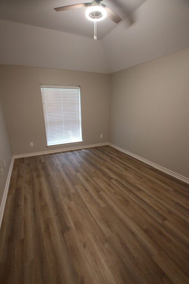 Building Photo - Coming Soon! - Beautiful 3 Bedroom, 2 Bath Home in Tyler! Gated Community!