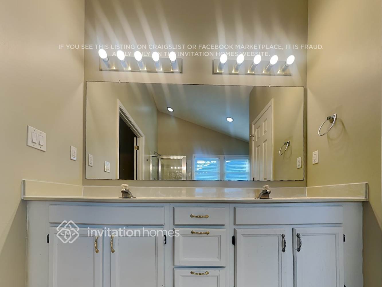 Building Photo - 4085 Spinnaker Dr