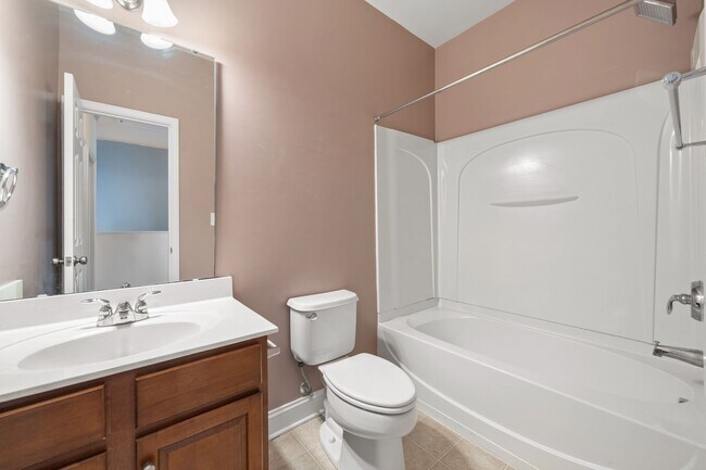 Building Photo - Fantastic Three Bedroom Townhouse in Charlotte