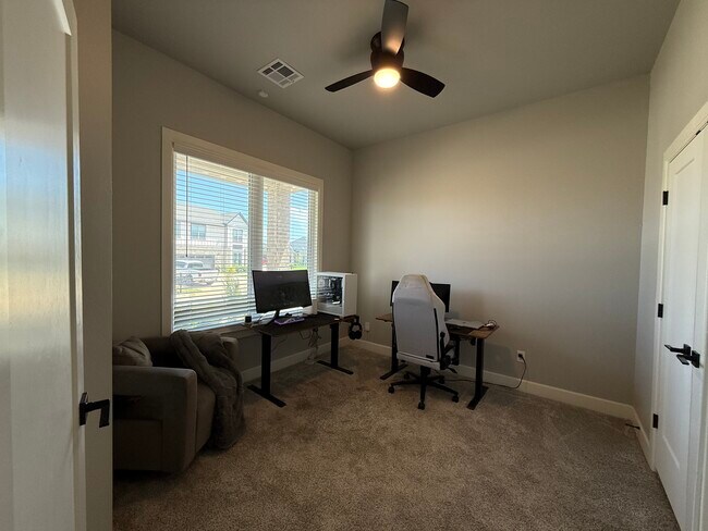 Building Photo - 15409 Caspian Ln