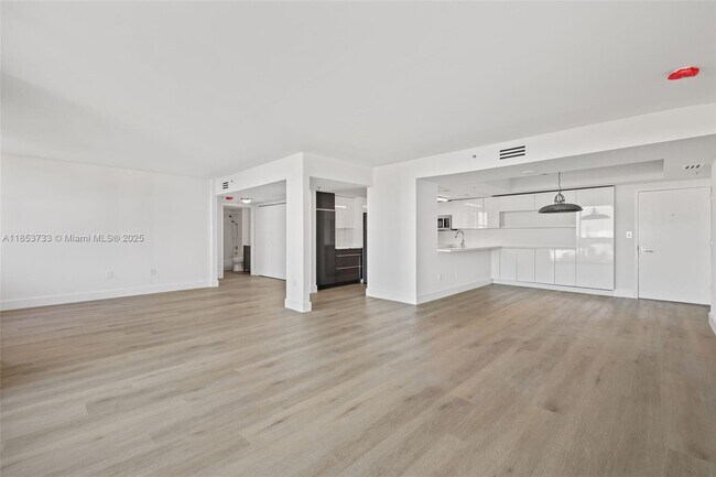 Building Photo - 650 West Ave