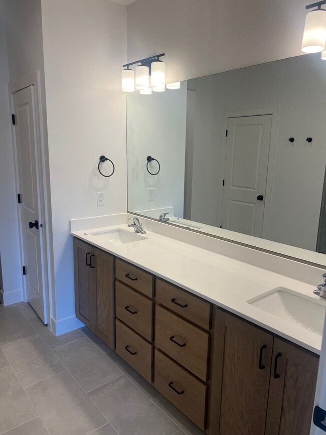 Building Photo - 1811 Livy Ln