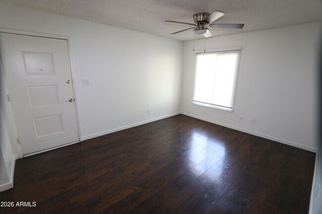 Building Photo - 6624 S Palm Dr