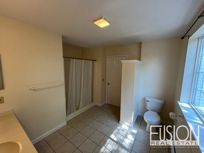 Building Photo - Impeccably Maintained 3bd, 2 bth Stonington Circle Condo!