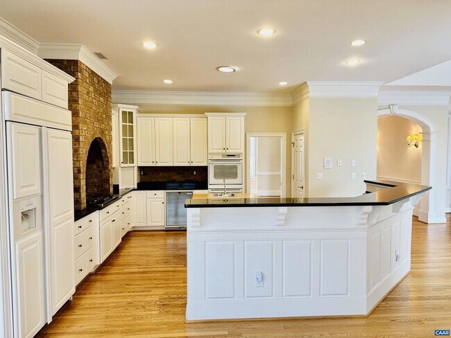 Building Photo - 495 Ednam Cir