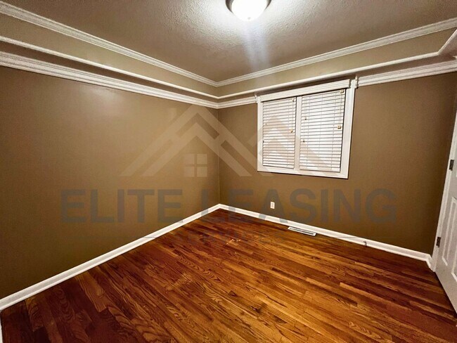 Building Photo - 4425 SW 27th Terrace