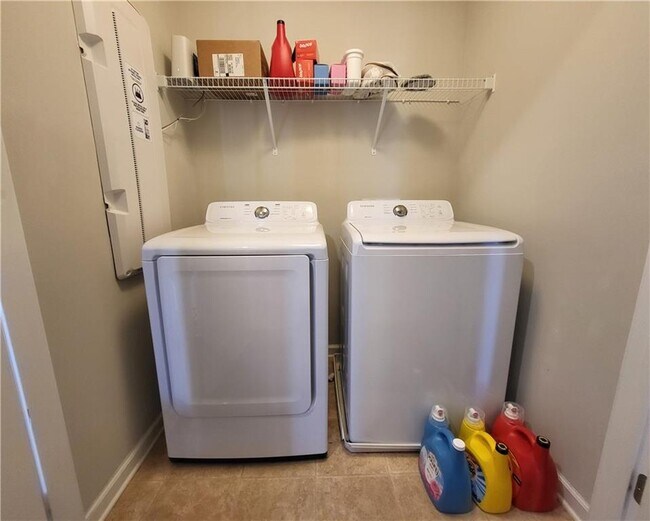 Building Photo - 871 Sunset Park Dr