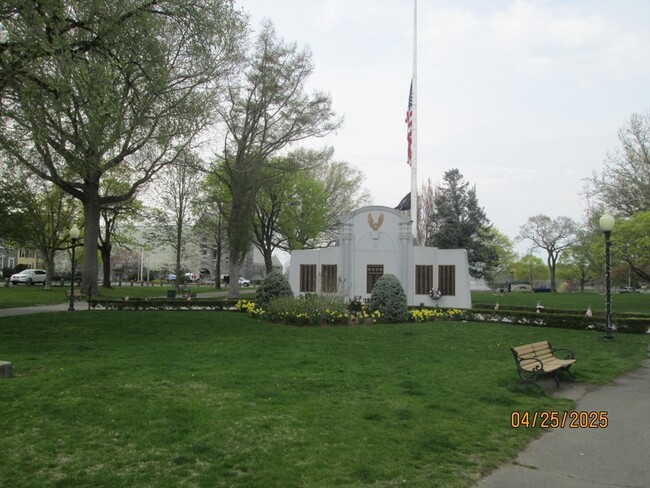 Building Photo - 14 Park