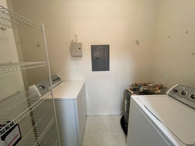 Building Photo - 5821 Legacy Crescent Pl