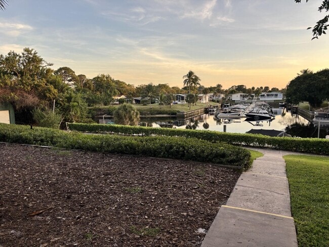 Building Photo - 5048 Heatherhill Ln