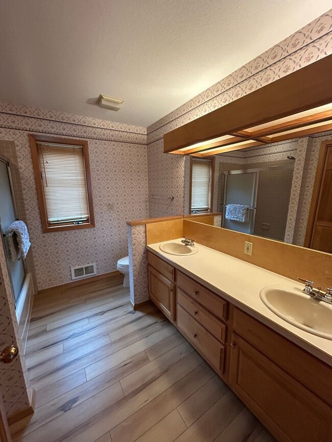 Building Photo - 2 Bedroom with Loft on Private Golf Course, Amazing Views!