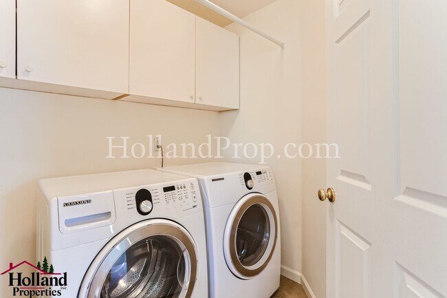 Building Photo - Beautiful Duplex with Great Location!!! NEW PRICE and REDUCED SECURITY DEPOSIT
