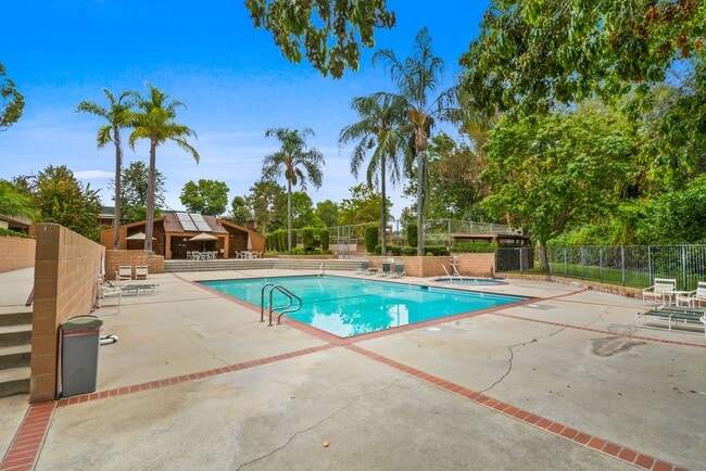 Building Photo - Beautiful four bedroom, three bath, townhouse available for rent. A must see.