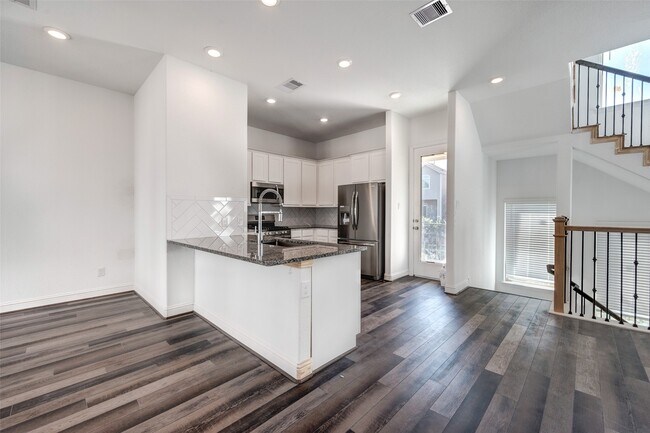 Building Photo - 11017 Mikula Dr