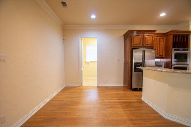 Building Photo - 5508 Junius St