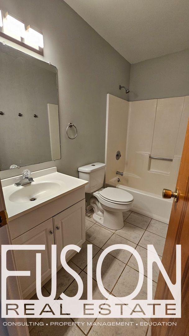 Building Photo - Bright, Spacious End-Unit Townhome in Premier South Burlington Neighborhood AVAILABLE NOW with $1...